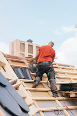 roofers build a roof