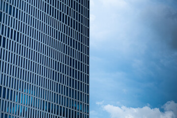 Fototapeta na wymiar modern glass building and blue sky