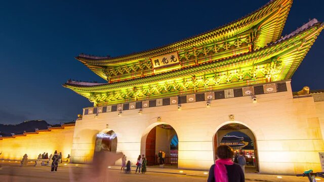Hyper lapse at Gwanghwamun Seoul City South Korea in autumn
and beautiful night sky.This is a landmark in Seoul and is popular with tourists all over the world.