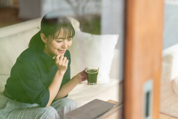 女性・カフェ