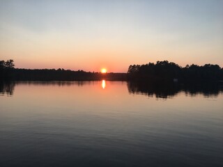 Naklejka premium Sunset on the lake