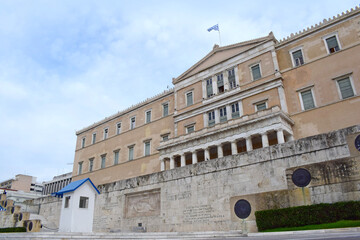 Obraz premium Greek parliament at Syntagma square, Athens. Famous tourist sightseeing at city center