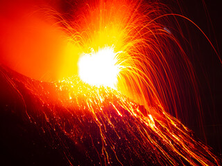 Stromboli super eruption illuminates the night like a flash