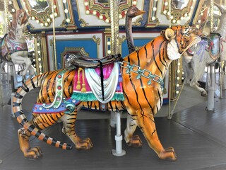 Obraz na płótnie Canvas carousel tiger in the park
