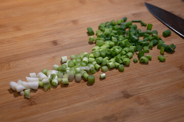 Frühlingszwiebeln (aufgeschnitten)