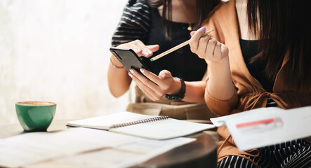 Group of  businesswoman working and making a business plan at a cafe