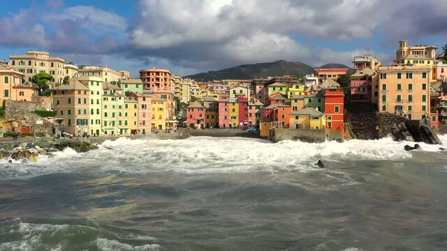 Le onde del mare mosso, si infrangono sulla spiaggia di Boccadasse a Genova, Liguria, Italia - The waves of the rough sea crash on the Boccadasse beach in Genoa, Liguria, Italy