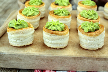 feuilleté d'escargots et beurre à escargots