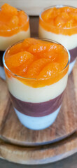 Schicht Dessert mit Mandarinen