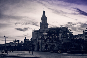 Cartagena de indias, ciudad llena de magia, con lugares hermoso por ver.
Casas coloniales, Murallas, Garitas, Garitones, Plazas, Monumentos y más. 