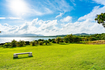 石垣の海と広場