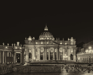 Fototapeta na wymiar St. Peter's Basilica in Vatican at night