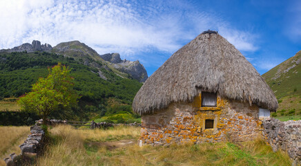 Fototapeta na wymiar Teito in El Valle, Somiedo Natural Park, Asturias