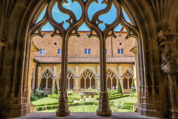 Abbaye de Cadouin et son patio