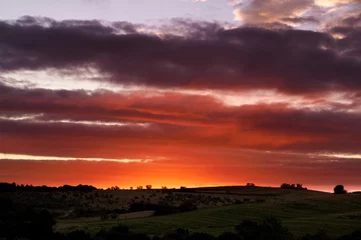Gordijnen landschap zonsopgang lucht wolken natuur platteland © Piotr