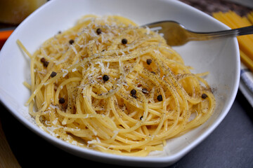 pasta spaghetti cacio e pepe classico piatto della cucina romana cibo italiano