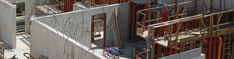 Immeuble en construction en vue aérienne
