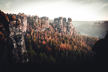 Das Elbsandsteingebirge ist ein vorwiegend aus Sandstein aufgebautes Mittelgebirge am Oberlauf der Elbe in Sachsen und Nordb&ouml;hmen.