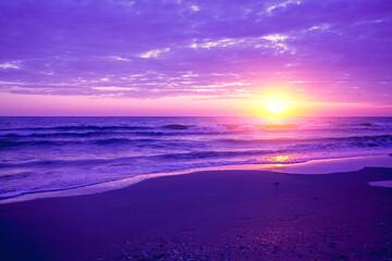 Fototapeta premium Early morning. Sunrise over the sea