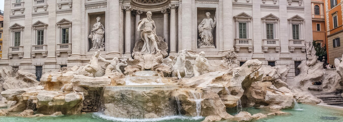 Fototapeta na wymiar The beautiful fountain of Trevi in Rome