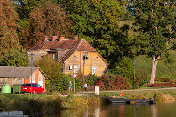 Fototapeta na wymiar House by the lake in autumn. Beautiful nature view