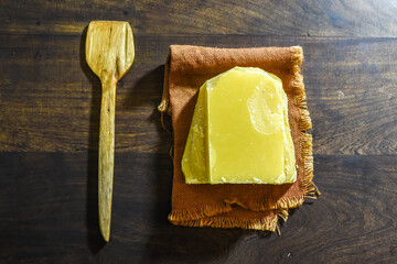 Argentine organic beeswax for multiple aesthetic culinary uses and even for treating wood