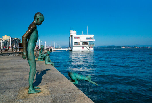 Los Raqueros Monument, Yatch Club, Santander Bay, Santander, Cantabria, Spain, Europe