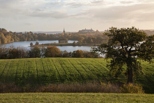 traumhafte Herbstlandschaft an der sch&ouml;nen Seenplatte der Holsteinischen Schweiz in Pl&ouml;n