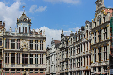 Fototapeta premium Brussels, Belgium - May 11, 2018: View Of The Ancient Gothic Grand Place (Also Used Name Grand Square Or Grote Markt) Filled With Tourists On A Sunny Spring Day.