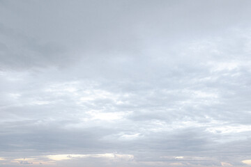 Cielo nuvoloso in Autunno