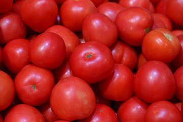red tomatoes in market