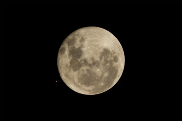 Moon and Mars conjunction almost occultation