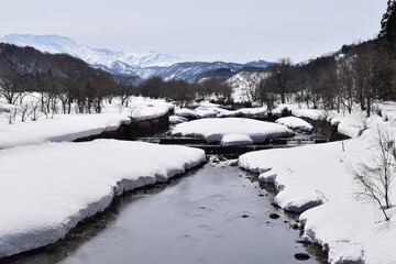 北国の雪溶け風景