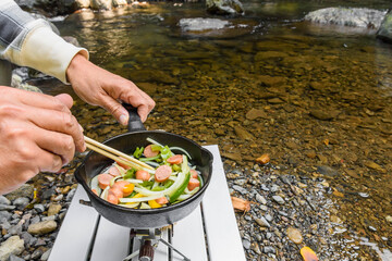 アウトドア　シニアの料理
