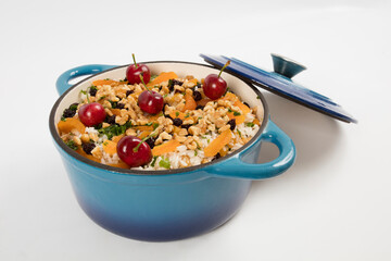 ARROZ COLORIDO COM CEREJA E PASSAS