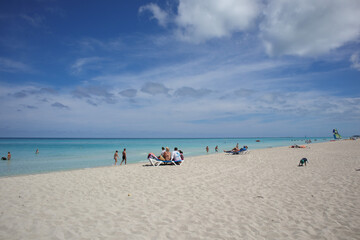 Fototapeta na wymiar White sand beach by the Atlantic ocean. Varadero. Cuba.