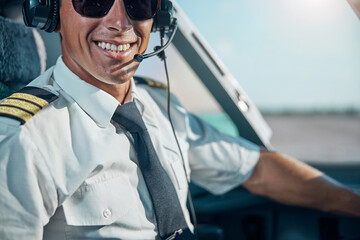 Happy young pilot ready for departuring from airport - obrazy, fototapety, plakaty