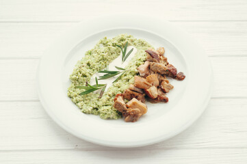 Simple organic food plates 