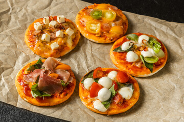 ミックスピザ　Italian delicious food mixture pizza