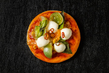 ミックスピザ　Italian delicious food mixture pizza