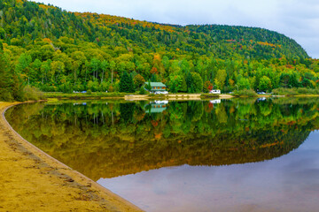 Fototapeta premium Petit Lac Monroe, in Mont Tremblant National Park