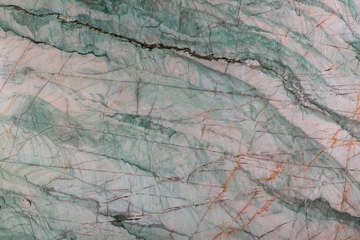 Foto op Aluminium Smaragd - natuurlijke gepolijste quarzietsteen in groene kleur, foto van plaattextuur voor perfect interieur, achtergrond of ander ontwerpproject. © Dmytro Synelnychenko