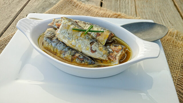 38 Best Sardine A L Huile Images Stock Photos Vectors Adobe Stock