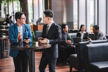 Business people relax from work in bar, Taking a break from business with beer and wine