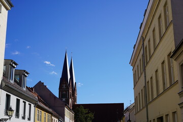 Alte Straße in Neuruppin mit Blick auf die Klosterkirche St. Trinitatis