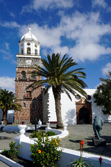 Fototapeta na wymiar The main square and church in Teguise . The town is Named after the last Princess of the native, pre-Spanish Guanche inhabitants, Teguise was the island’s capital 