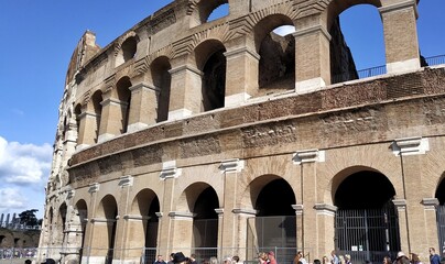 Naklejka premium External view of a part of the facade of the Colosseum.