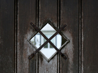 porte grillagée