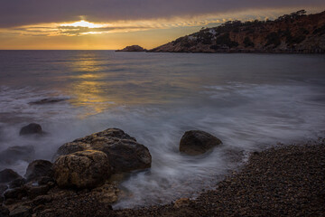 Fototapeta na wymiar Atardecer en Cala Dhor (Ibiza) Islas Baleares.