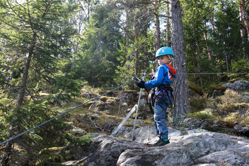 Obraz premium Kid with safety climbing equipment